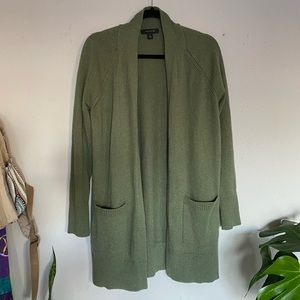 Ann Taylor green sweater size M